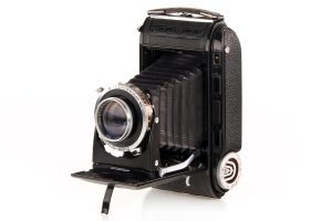 Voigtlander Bessa RF Color-Heliar ƒ3,5/105mm medium format folder camera, 1949