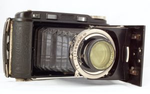 Voigtländer Bessa medium format film rangefinder camera Moment filter 1938