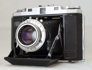 Zeiss Ikon Mess-Ikonta (524/16) medium format rangefinder film camera