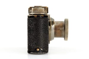 VOOMP II “Pioneer” rangefinder 35mm film camera side view SN 686, 1935
