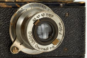 VOOMP II “Pioneer” rangefinder 35mm film camera lens detail SN 686, 1935