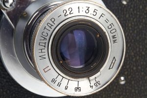 KMZ FED—Zorki film rangefinder camera 1948 02220 Industar-22 lens detail