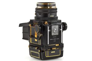 Mamiya RB67 Pro SD Gold Medium Format Film Camera 1990 bottom prfile