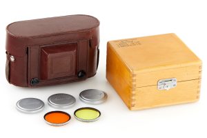 GOI Leningrad prototype 35mm film rangefinder camera 1948 leather case and wooden lens box, filters