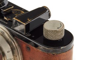 Leica I Mod. A “Calfskin” 35mm film rangefinder camera 1931 vf rewinder profile