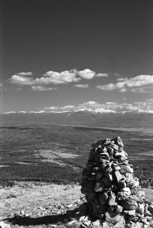 Black & White Mountainscape with Rollei infrared IR400 35mm, Leitz Summitar 2/50mm Leica IIIc